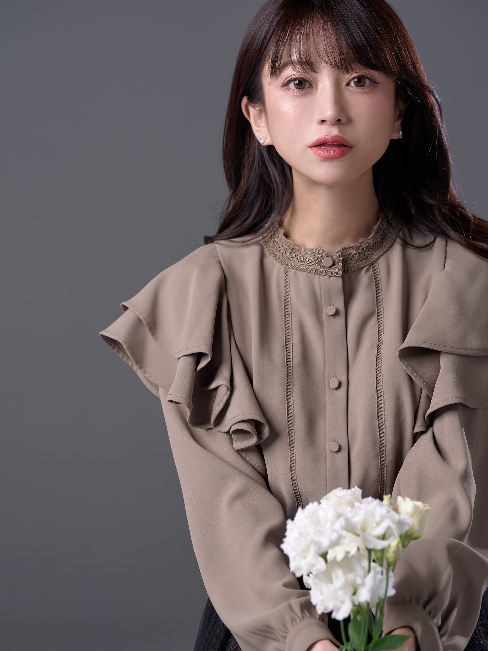 Petal like frill blouse | EmiriaWiz公式オンラインストア