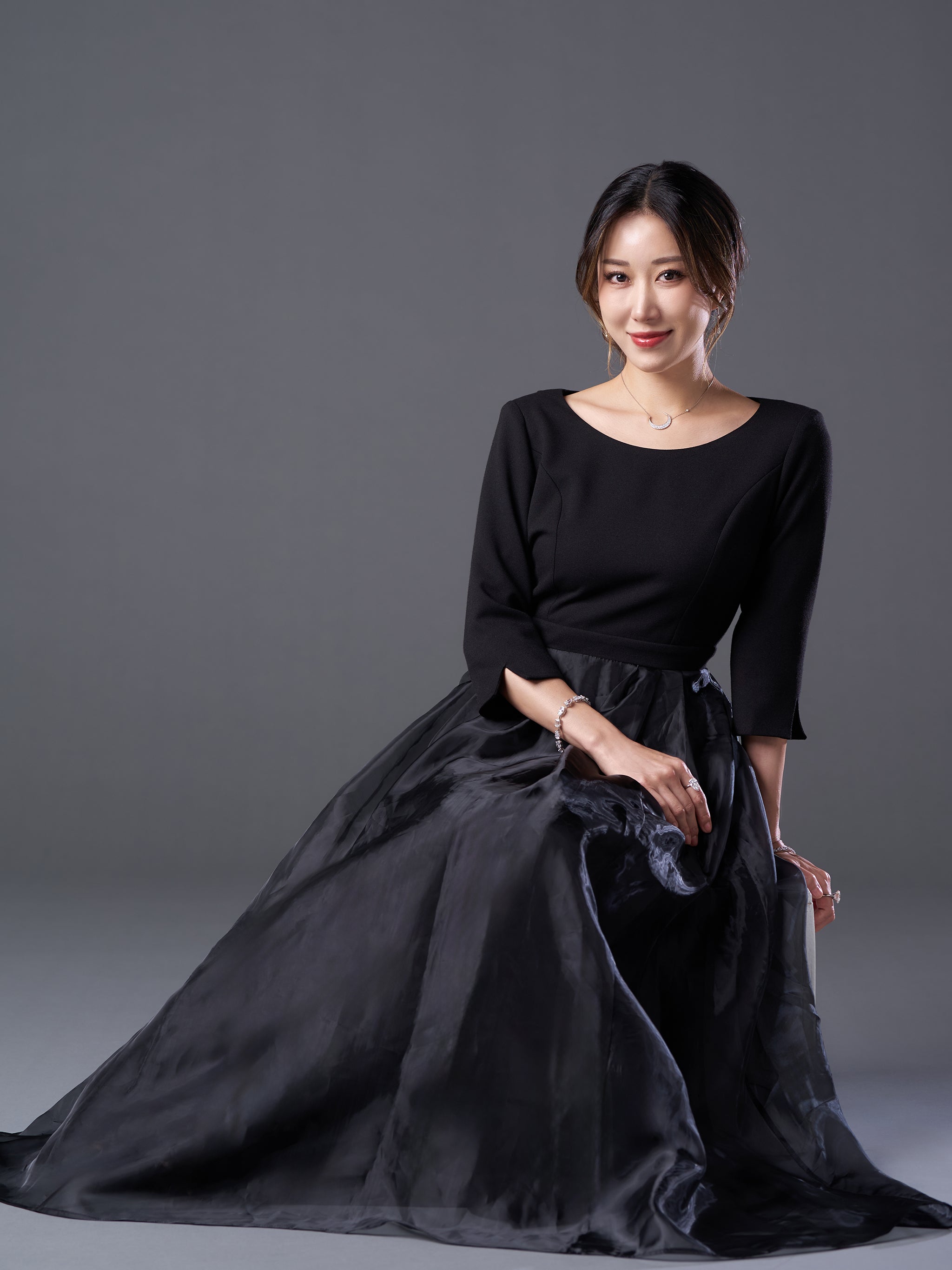 Porte-bonheur noir dress | EmiriaWiz公式オンラインストア