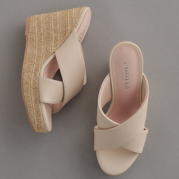Bloom floral shirring エミリアウィズ　ワンピース Bloom Floral Shirring One-piece & Étincelle Wedge Sandal