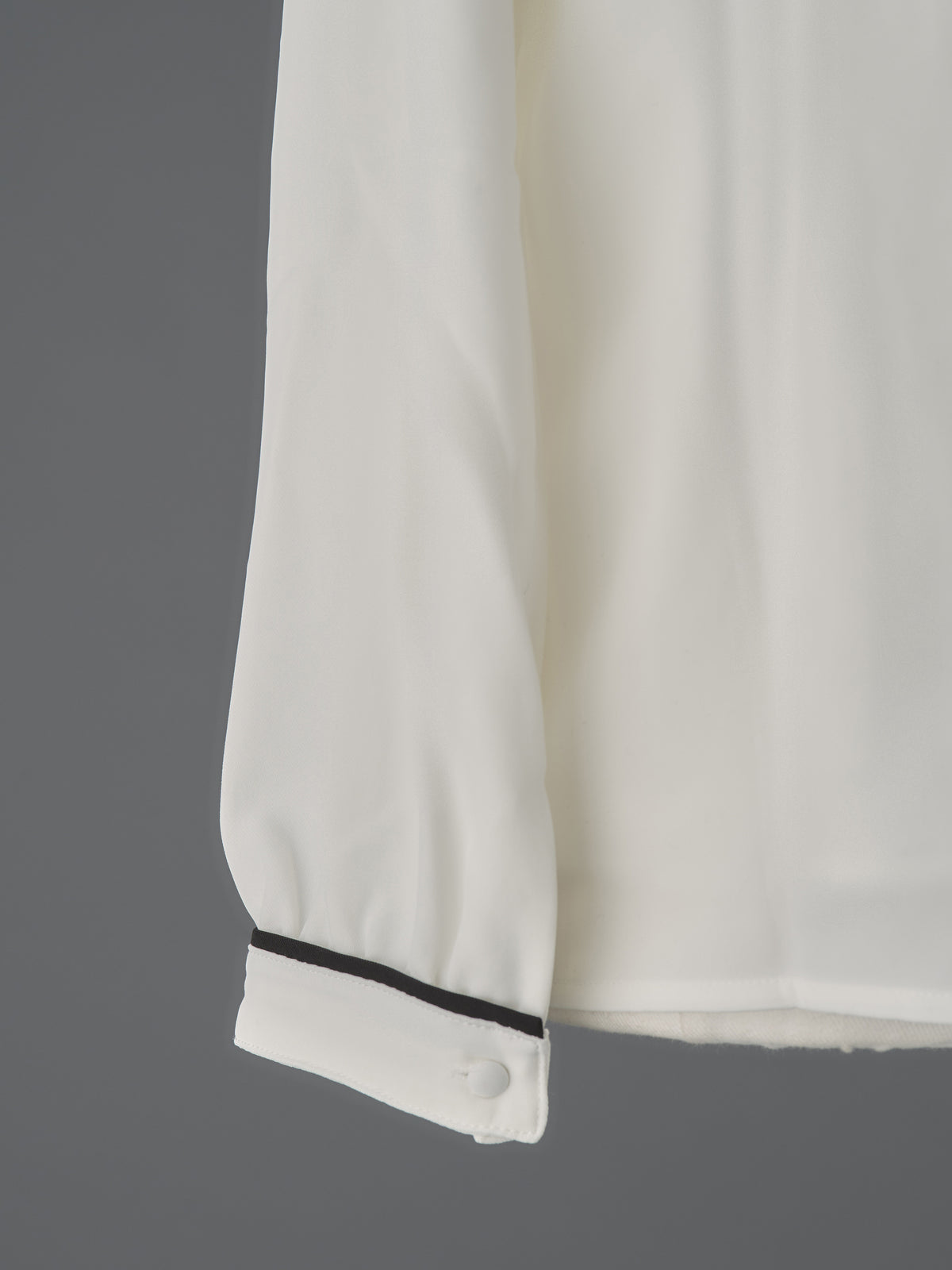 フロントリボンブラウス | エミリアウィズ 公式オンラインストア