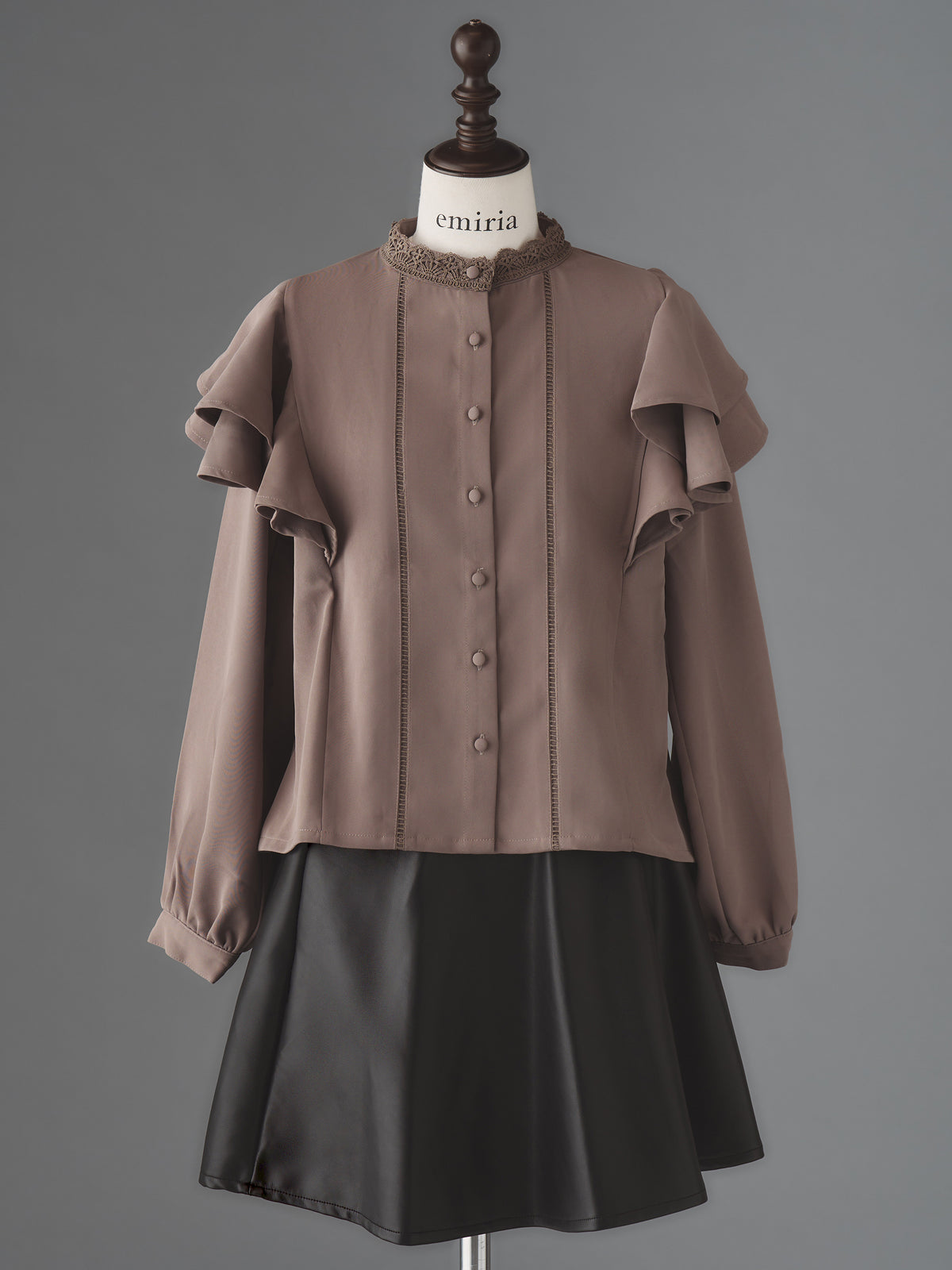 Petal like frill blouse | EmiriaWiz公式オンラインストア