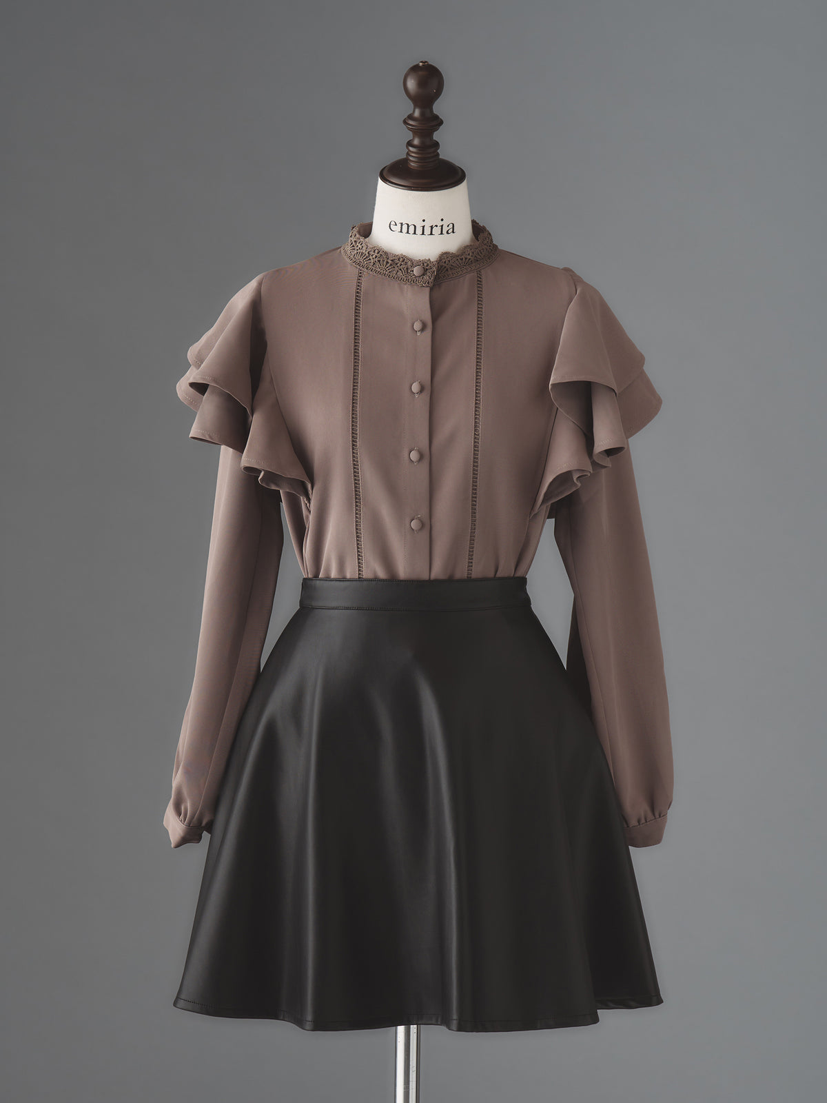 Petal like frill blouse | EmiriaWiz公式オンラインストア