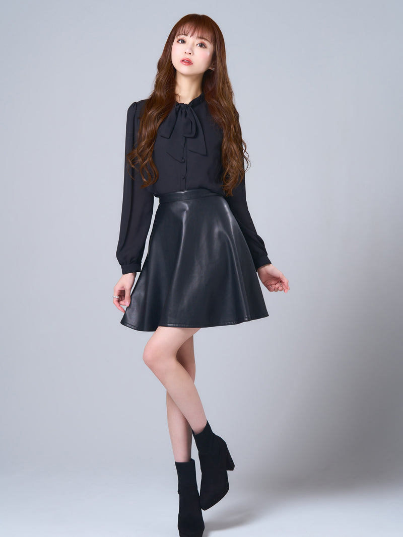 Fake leather flare mini skirt | EmiriaWiz公式オンラインストア
