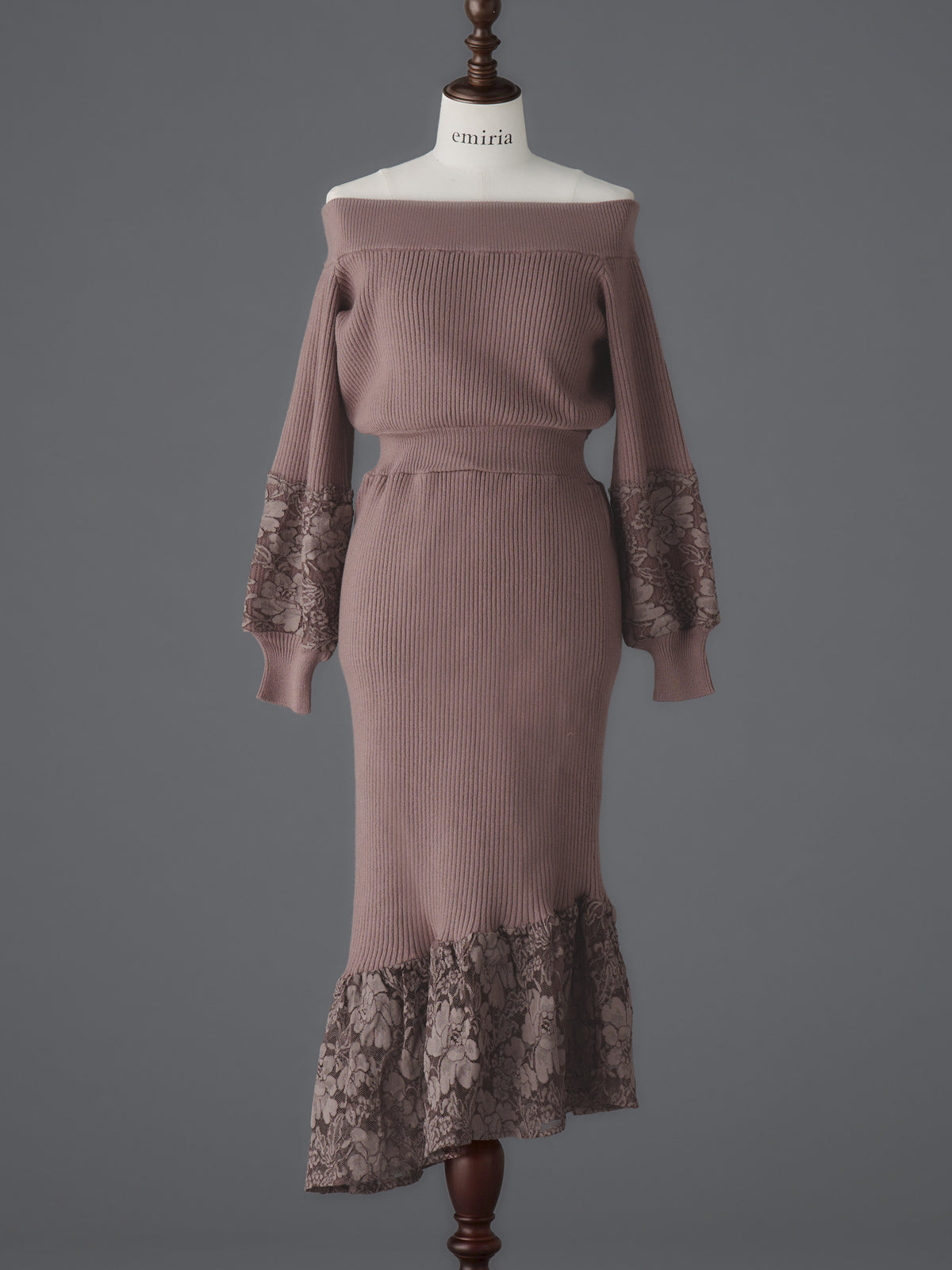 【在庫一掃】 Off-shoulder lady knit one-piece | EmiriaWiz公式オンラインストア トップス