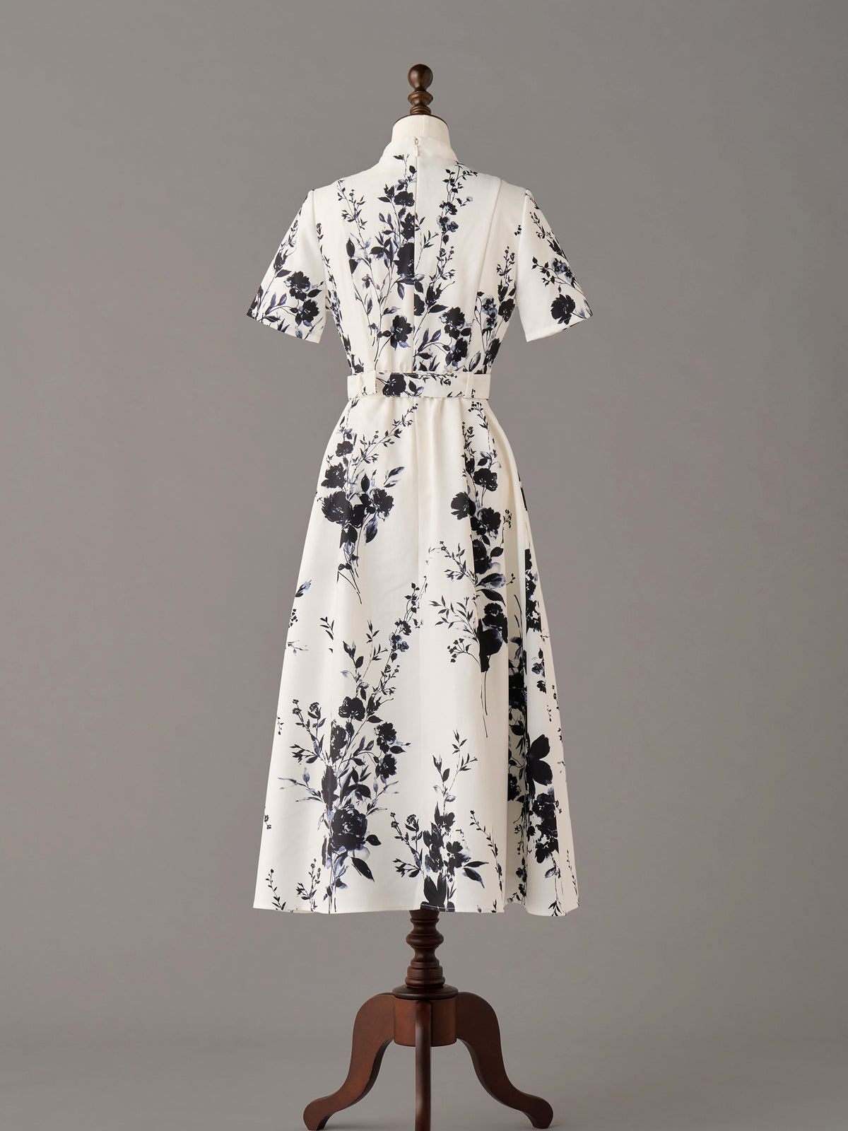Monochrome Fleur Flare Dress | エミリアウィズ 公式オンライン