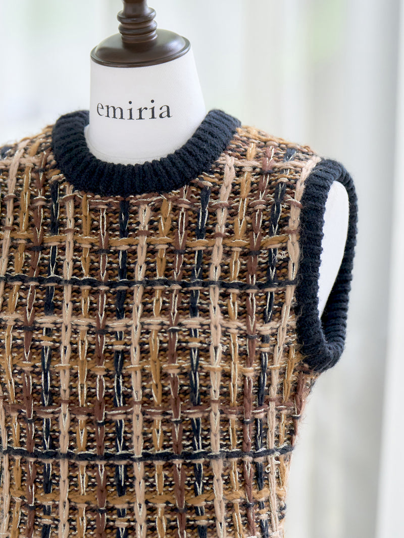 Sleeveless tweed knit one-piece