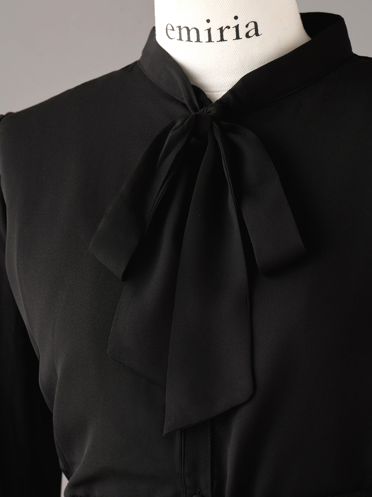 EmiriaWiz - リボン トップスエミリアウィズ Bowtie ribbon blouse| エミリアウィズ 公式オンラインストア