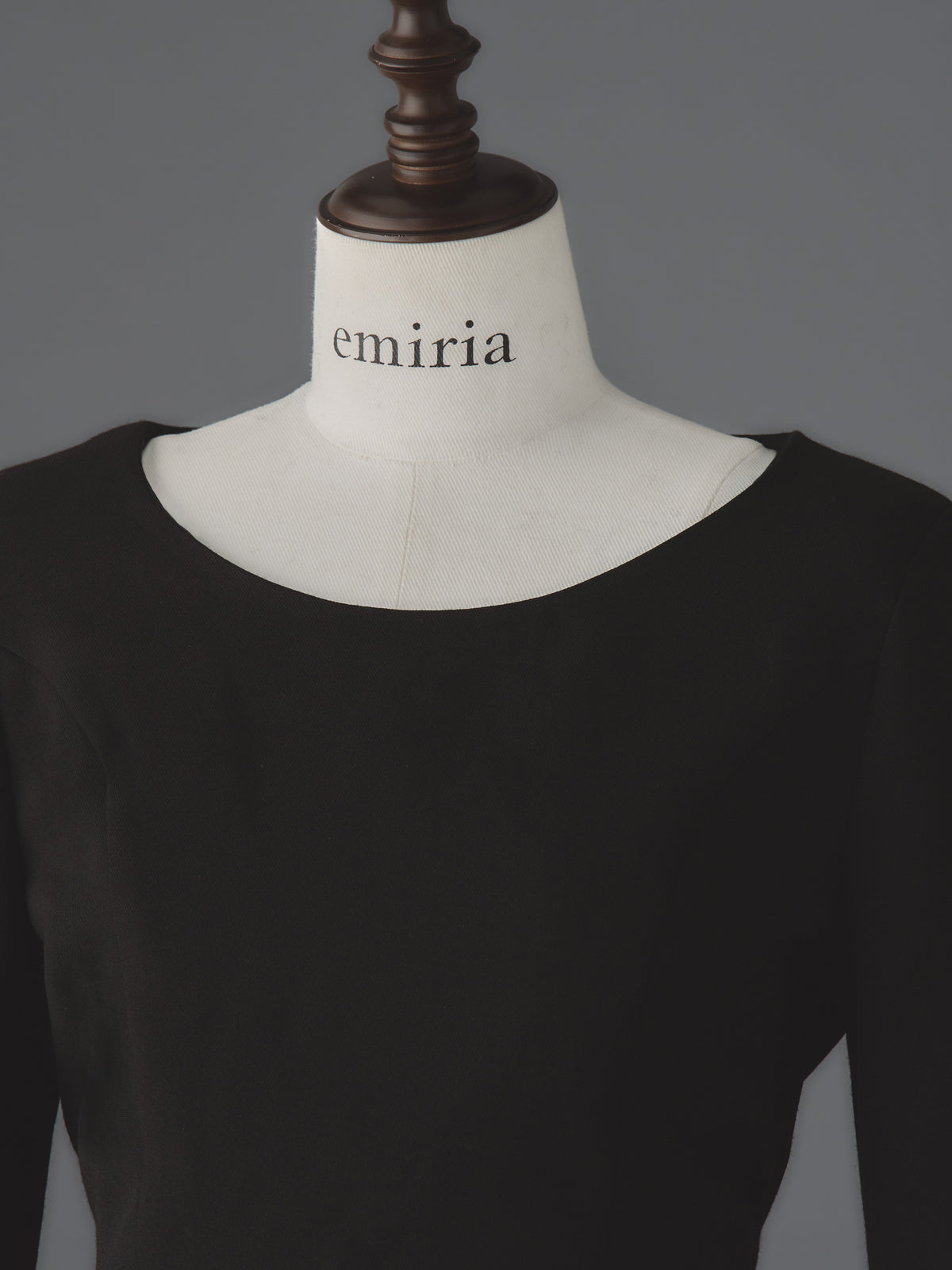 Porte-bonheur noir dress | EmiriaWiz公式オンラインストア