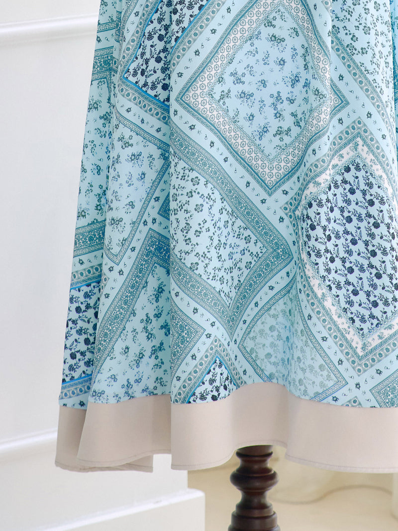 Sleeveless foulard motif one-piece