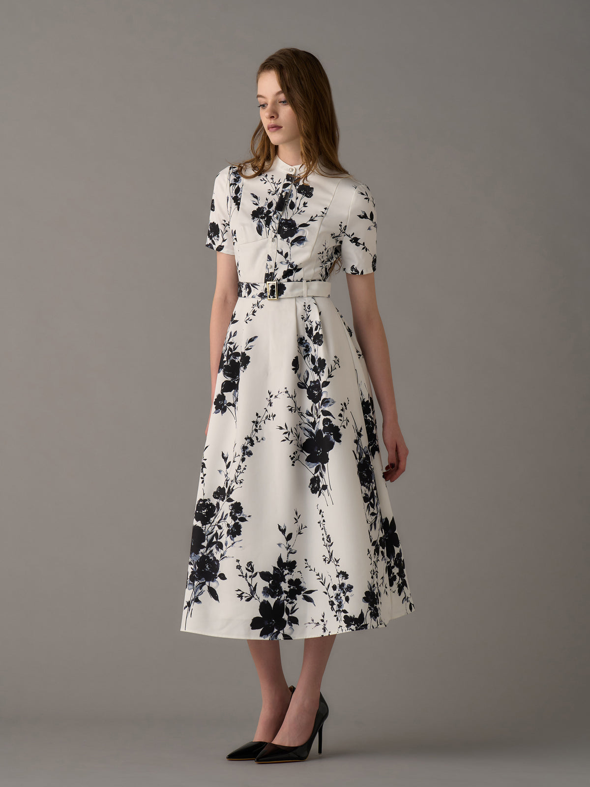 Monochrome Fleur Flare Dress | エミリアウィズ 公式オンラインストア