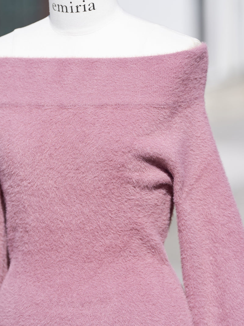 Fluffy off-shoulder knit one-piece | EmiriaWiz公式オンラインストア