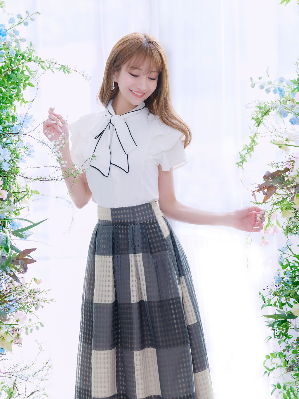 Sleeve frill bowtie blouse | エミリアウィズ 公式オンラインストア